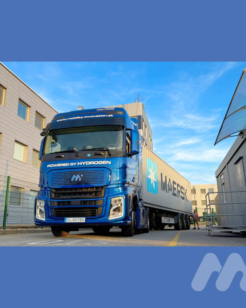 Vodíkový ťahač Mobility & Innovation Production pripravený na testovanie s kontajnerom Maersk